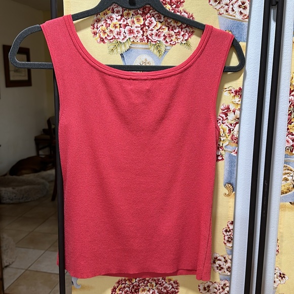 Coral knit tank top with button details - Picture 3 of 4